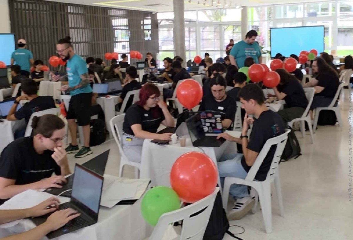 Maratona de Programação reúne mais de 100 participantes em São Caetano
