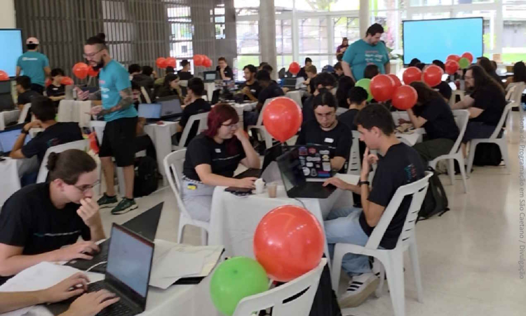 Maratona de Programação reúne mais de 100 participantes em São Caetano