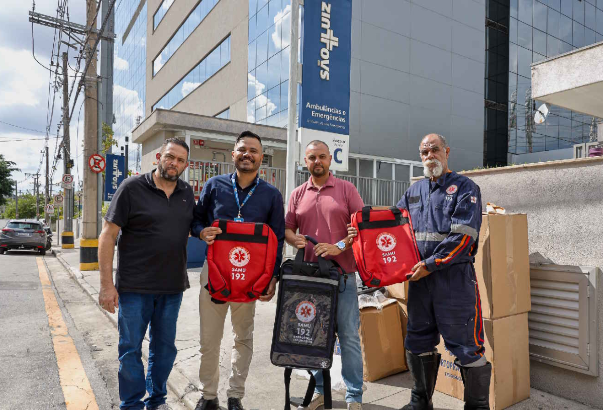 SAMU de São Caetano recebe doação de bolsas e mochilas para resgate do Hospital São Luiz