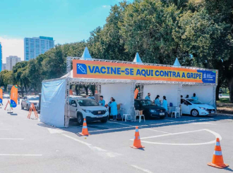 Drive-thru de vacina contra a gripe em São Bernardo
